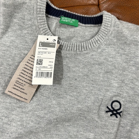 BNWT Benetton Crew Neck Sweater Gray with navy logo boys or girls - Picture 2 of 4